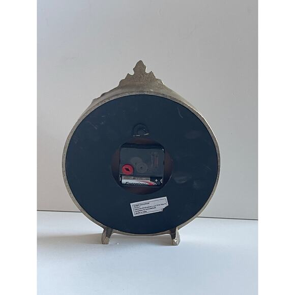 Painted metal clock in a muted gold tone Vintage Style - Picture 2 of 6